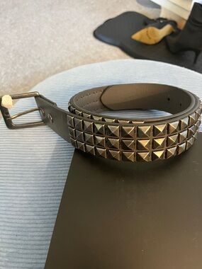 Women’s Black Pyramid Stud Leather Belt -